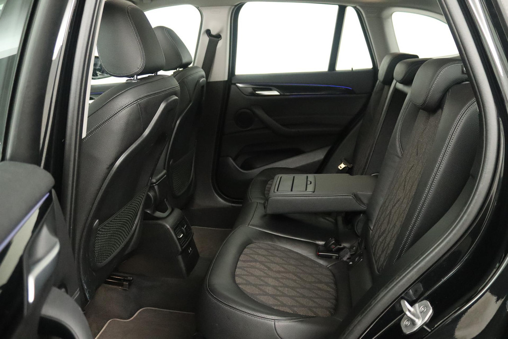 
BMW X1 SDrive20i High Executive (PANORAMADAK, PARKEERSENSOREN, TREKHAAK AFNEEMBAAR, CRUISE, NL-AUTO, DEALER ONDERHOUDEN) vol									