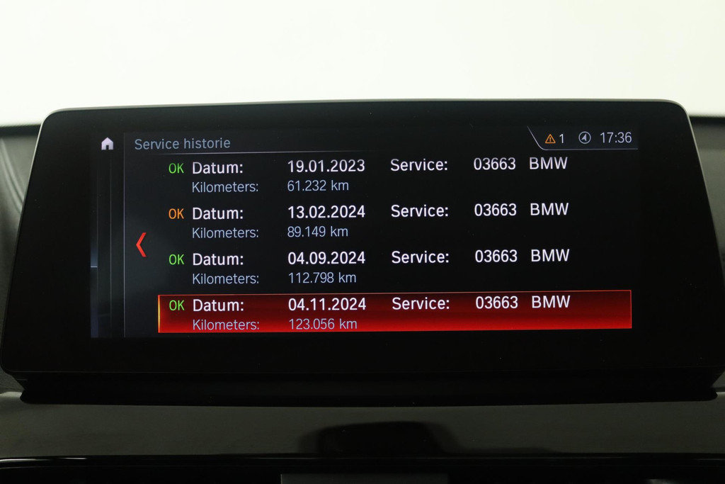 
BMW X1 SDrive20i High Executive (PANORAMADAK, PARKEERSENSOREN, TREKHAAK AFNEEMBAAR, CRUISE, NL-AUTO, DEALER ONDERHOUDEN) vol									