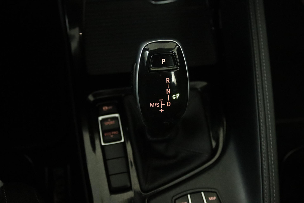 
BMW X1 SDrive20i High Executive (PANORAMADAK, PARKEERSENSOREN, TREKHAAK AFNEEMBAAR, CRUISE, NL-AUTO, DEALER ONDERHOUDEN) vol									