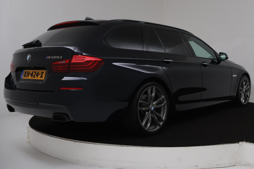 
BMW 5 Serie Touring M550xd(Dealer OnderH, FULL OPTION, Pano, Apple Carplay, Comfort Zetels, etc) vol									