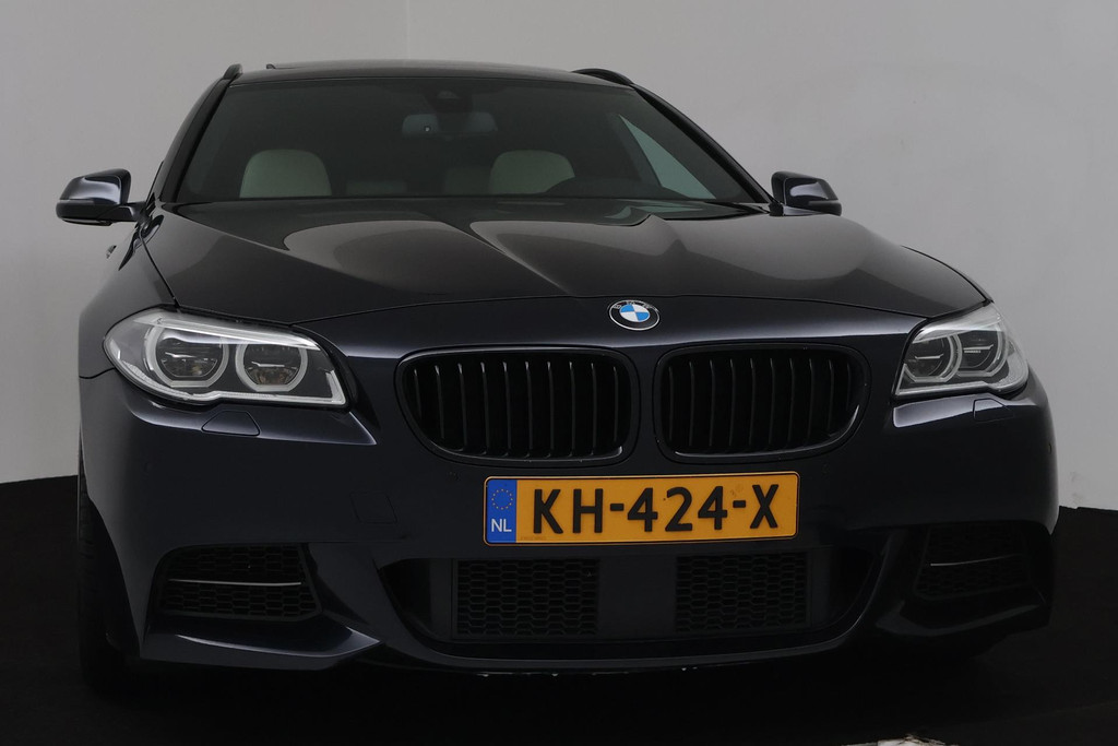 
BMW 5 Serie Touring M550xd(Dealer OnderH, FULL OPTION, Pano, Apple Carplay, Comfort Zetels, etc) vol									