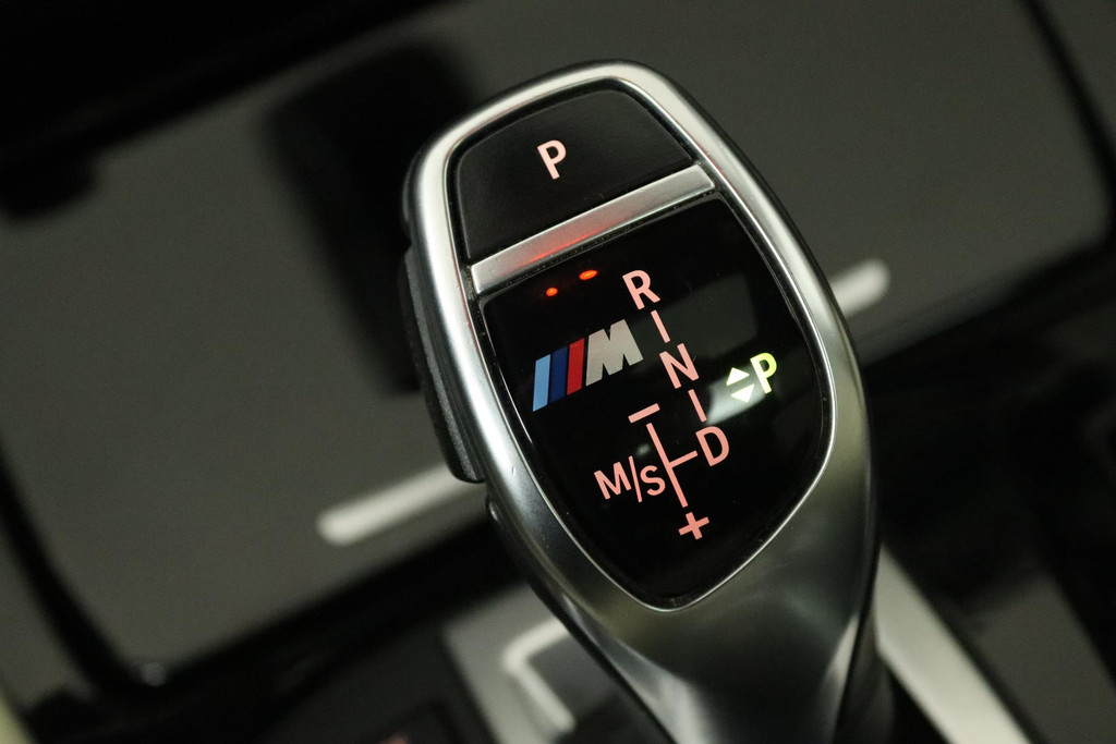 
BMW 5 Serie Touring M550xd(Dealer OnderH, FULL OPTION, Pano, Apple Carplay, Comfort Zetels, etc) vol									