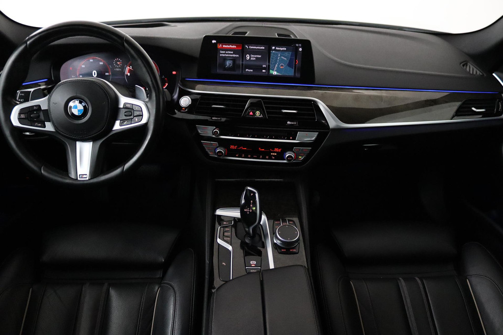 
BMW 5 Serie Touring 520i Corporate Lease High Executive Automaat (VIRTUAL, PANORAMADAK, NAVIGATIE, STOELV, GOED ONDERH, NL-AUTO) vol									