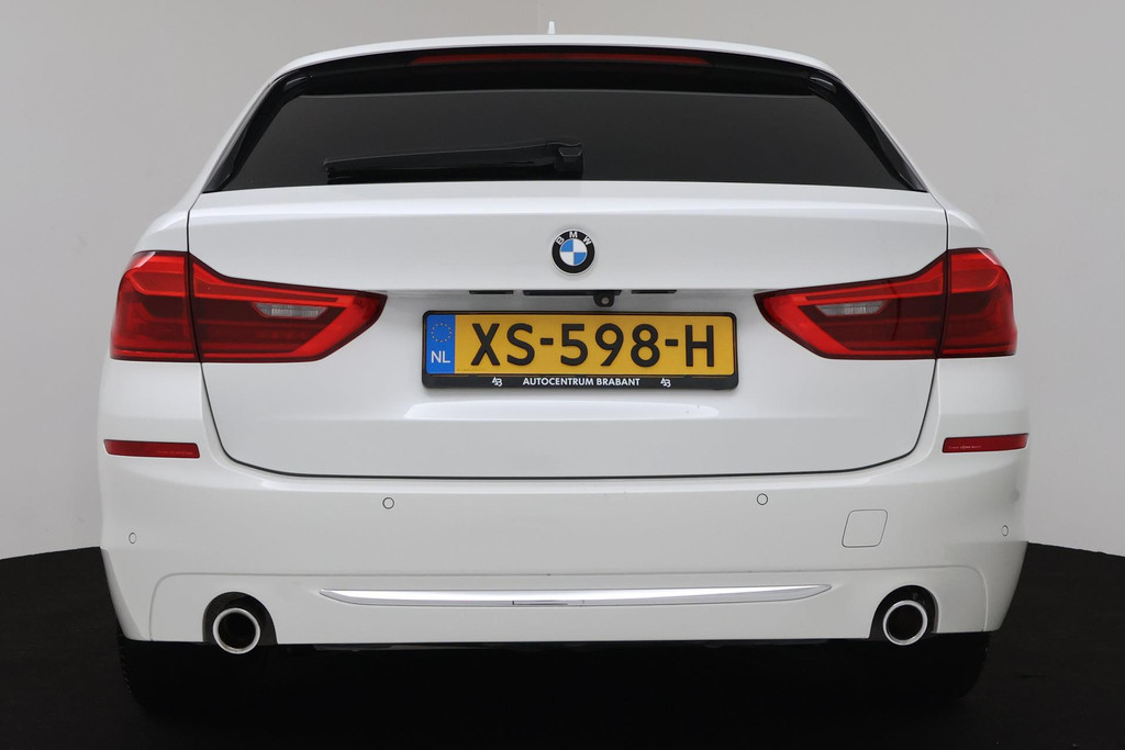 
BMW 5 Serie Touring 520i Corporate Lease High Executive Automaat (VIRTUAL, PANORAMADAK, NAVIGATIE, STOELV, GOED ONDERH, NL-AUTO) vol									