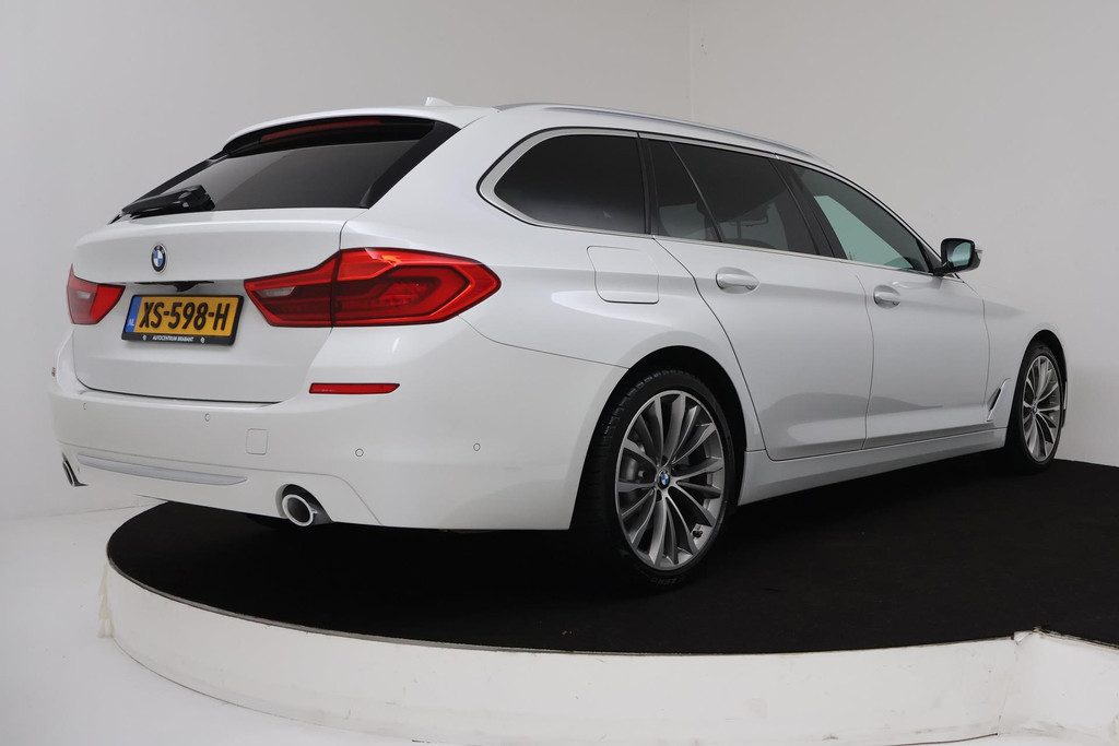 
BMW 5 Serie Touring 520i Corporate Lease High Executive Automaat (VIRTUAL, PANORAMADAK, NAVIGATIE, STOELV, GOED ONDERH, NL-AUTO) vol									