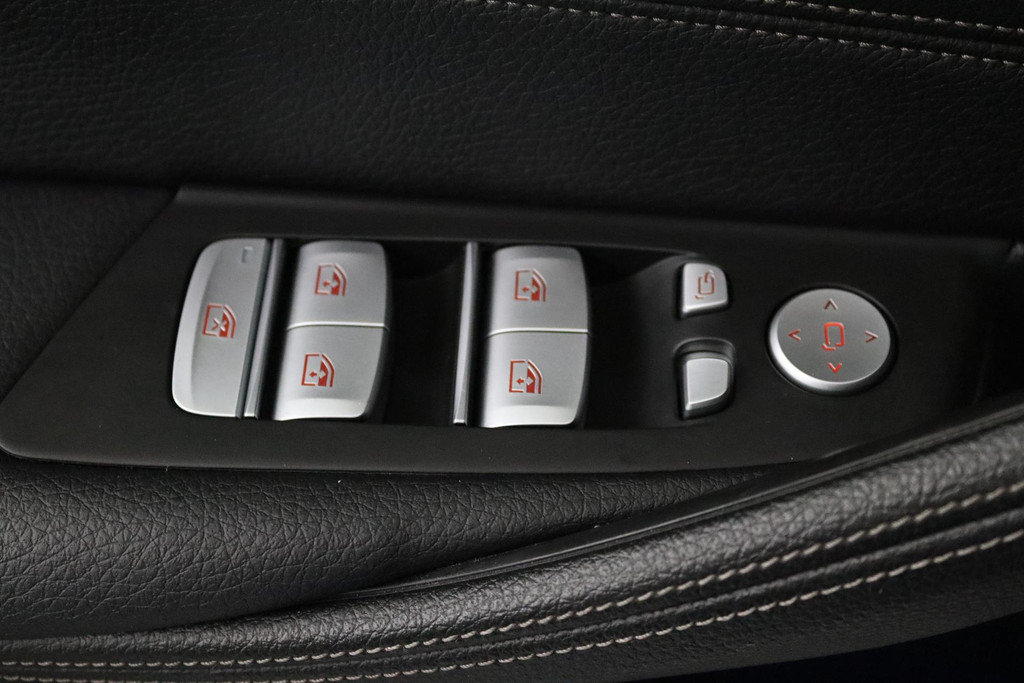 
BMW 5 Serie Touring 520i Corporate Lease High Executive Automaat (VIRTUAL, PANORAMADAK, NAVIGATIE, STOELV, GOED ONDERH, NL-AUTO) vol									