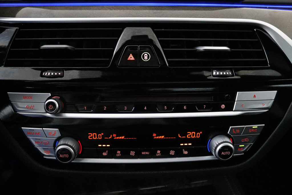 
BMW 5 Serie Touring 520i Corporate Lease High Executive Automaat (VIRTUAL, PANORAMADAK, NAVIGATIE, STOELV, GOED ONDERH, NL-AUTO) vol									