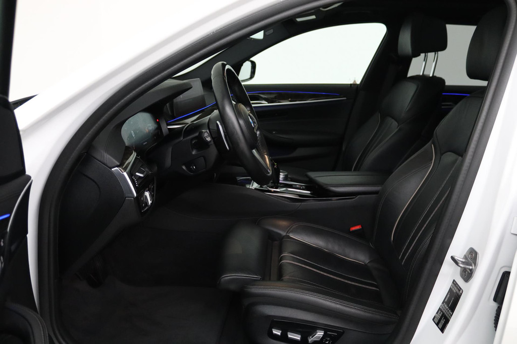 
BMW 5 Serie Touring 520i Corporate Lease High Executive Automaat (VIRTUAL, PANORAMADAK, NAVIGATIE, STOELV, GOED ONDERH, NL-AUTO) vol									