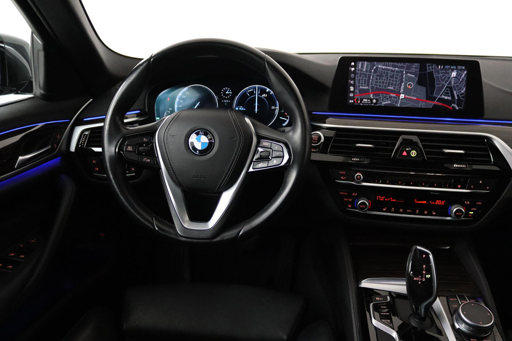 
BMW 5 Serie 520i High Executive Edition (PANORAMADAK, SFEERVERLICHTING, STOELVERWARMING, COMFORTZETELS, DEALER ONDERHOUDEN) vol									