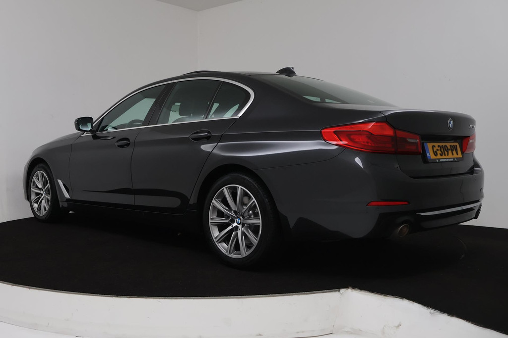 
BMW 5 Serie 520i High Executive Edition (PANORAMADAK, SFEERVERLICHTING, STOELVERWARMING, COMFORTZETELS, DEALER ONDERHOUDEN) vol									