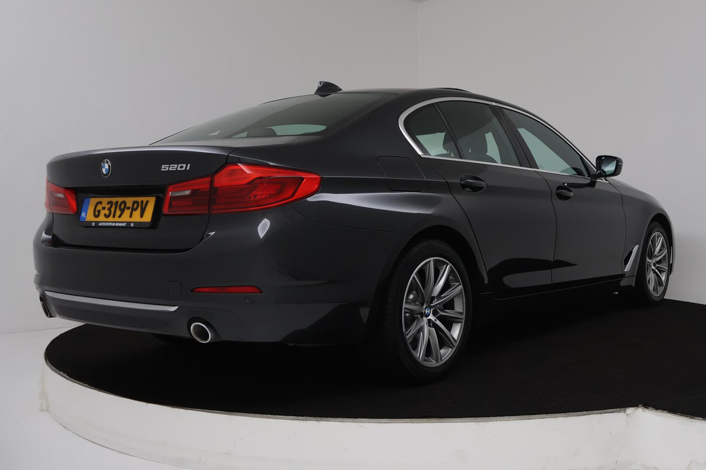 
BMW 5 Serie 520i High Executive Edition (PANORAMADAK, SFEERVERLICHTING, STOELVERWARMING, COMFORTZETELS, DEALER ONDERHOUDEN) vol									