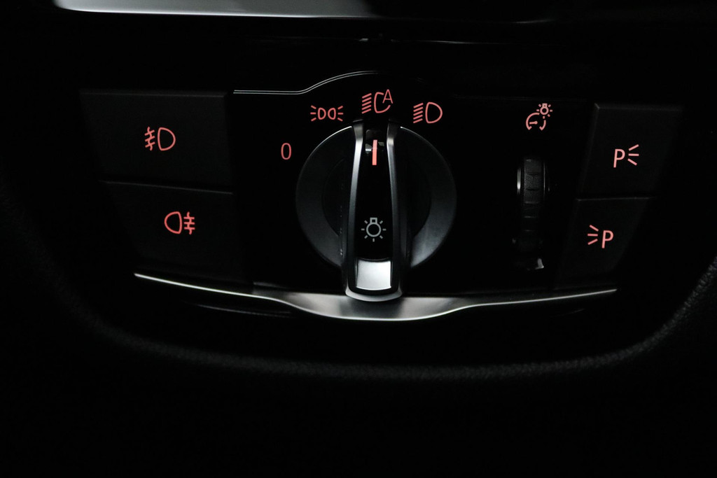 
BMW 5 Serie 520i High Executive Edition (PANORAMADAK, SFEERVERLICHTING, STOELVERWARMING, COMFORTZETELS, DEALER ONDERHOUDEN) vol									