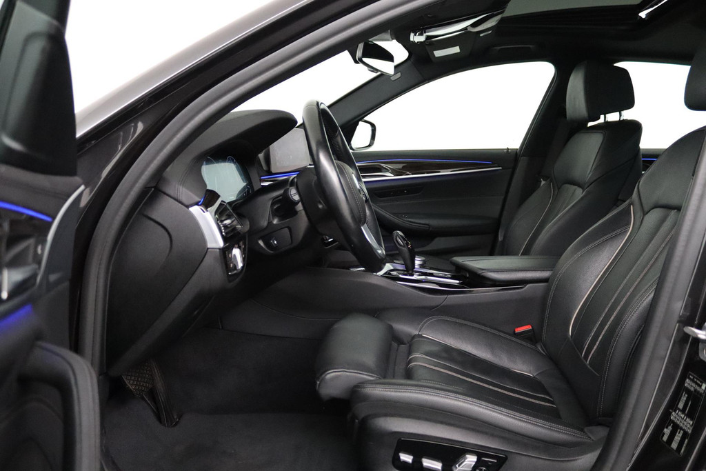 
BMW 5 Serie 520i High Executive Edition (PANORAMADAK, SFEERVERLICHTING, STOELVERWARMING, COMFORTZETELS, DEALER ONDERHOUDEN) vol									