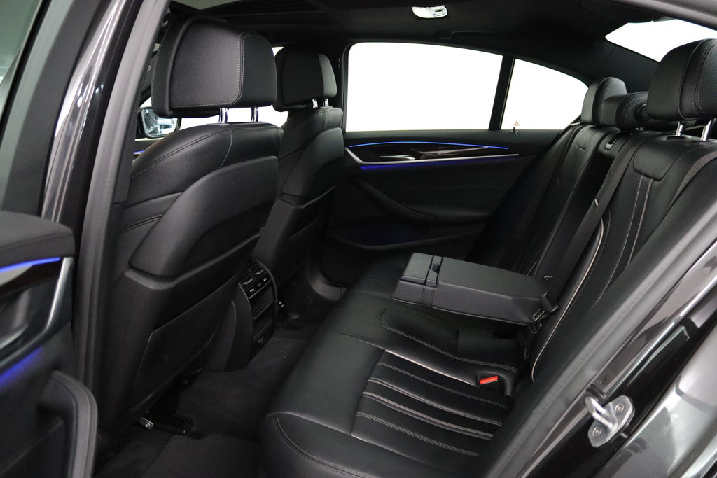 
BMW 5 Serie 520i High Executive Edition (PANORAMADAK, SFEERVERLICHTING, STOELVERWARMING, COMFORTZETELS, DEALER ONDERHOUDEN) vol									