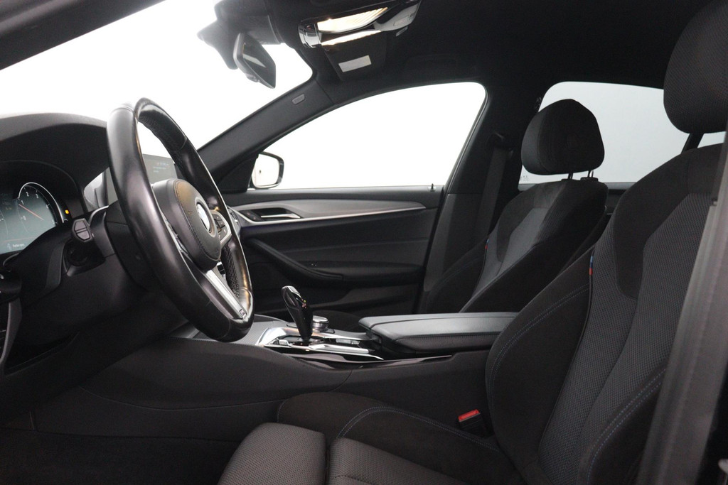 
BMW 5 Serie 530d High Executive(Dealer OnderH, Navi Prof, Camera’s, Adaptive Cruise, PDC V+A, Sfeer Verlichting, Etc) vol									