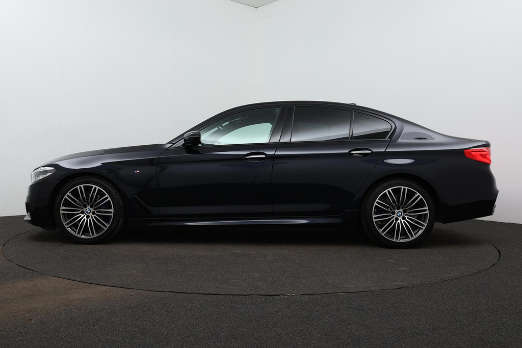 
BMW 5 Serie 530d High Executive(Dealer OnderH, Navi Prof, Camera’s, Adaptive Cruise, PDC V+A, Sfeer Verlichting, Etc) vol									