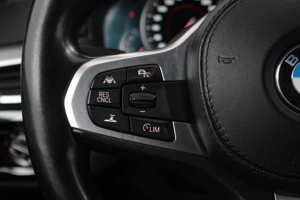 
BMW 5 Serie 530d High Executive(Dealer OnderH, Navi Prof, Camera’s, Adaptive Cruise, PDC V+A, Sfeer Verlichting, Etc) vol									