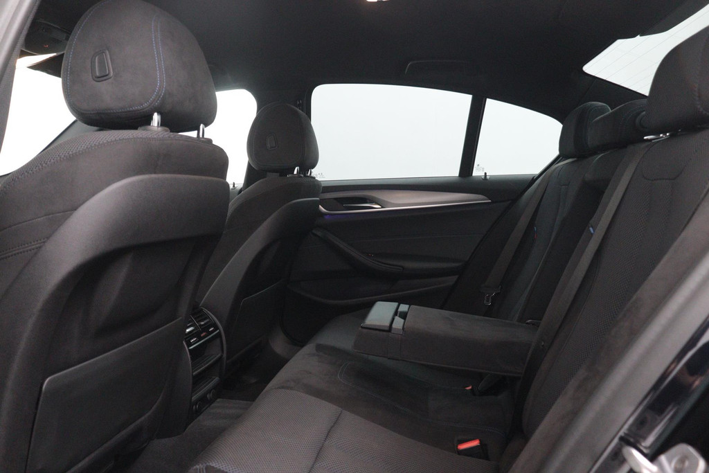 
BMW 5 Serie 530d High Executive(Dealer OnderH, Navi Prof, Camera’s, Adaptive Cruise, PDC V+A, Sfeer Verlichting, Etc) vol									