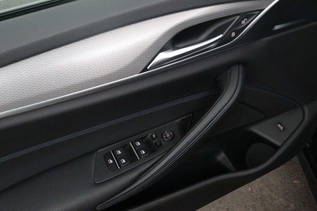 
BMW 5 Serie 530d High Executive(Dealer OnderH, Navi Prof, Camera’s, Adaptive Cruise, PDC V+A, Sfeer Verlichting, Etc) vol									