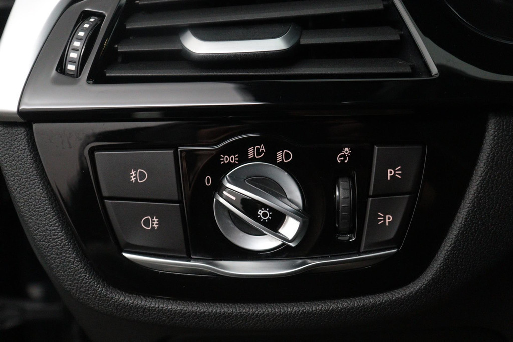 
BMW 5 Serie 530d High Executive(Dealer OnderH, Navi Prof, Camera’s, Adaptive Cruise, PDC V+A, Sfeer Verlichting, Etc) vol									