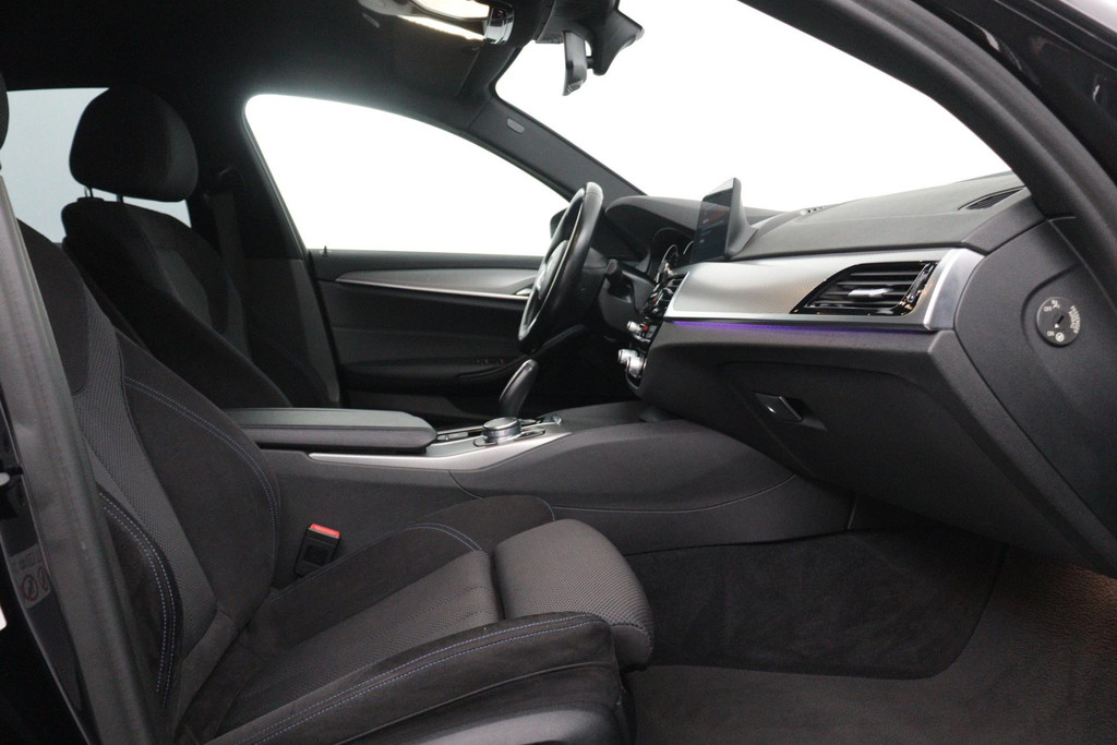 
BMW 5 Serie 530d High Executive(Dealer OnderH, Navi Prof, Camera’s, Adaptive Cruise, PDC V+A, Sfeer Verlichting, Etc) vol									