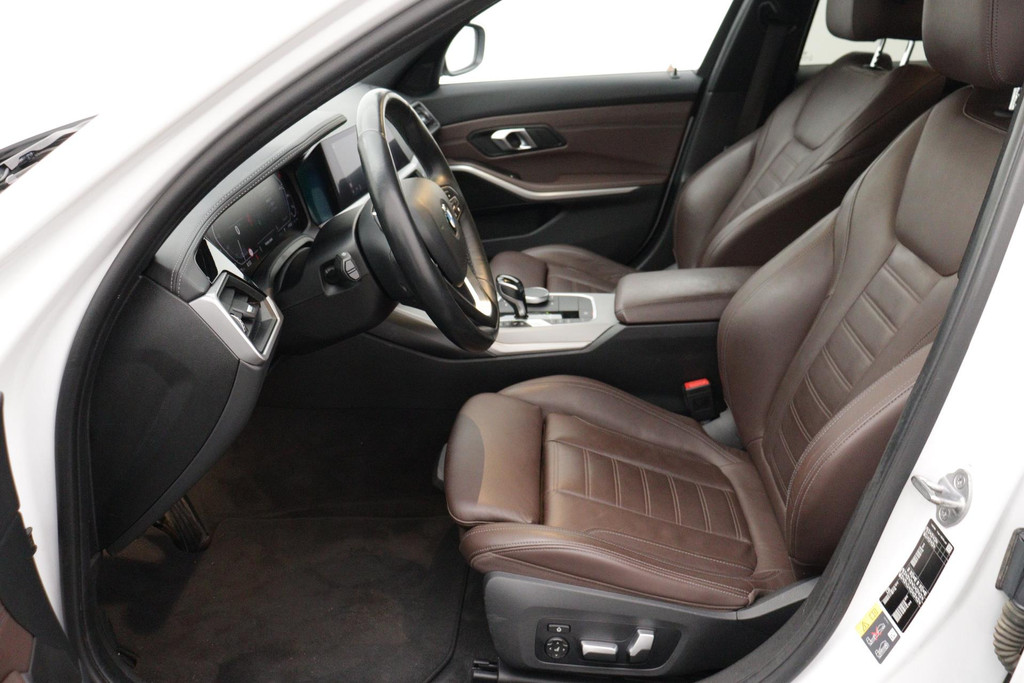 
BMW 3-serie 330e eDrive Edition Sport-Line (NL-auto, 1e Eig, Dealer OnderH, Carplay, Camera, StoelV, Addpt Cruise, Leder, Etc) vol									