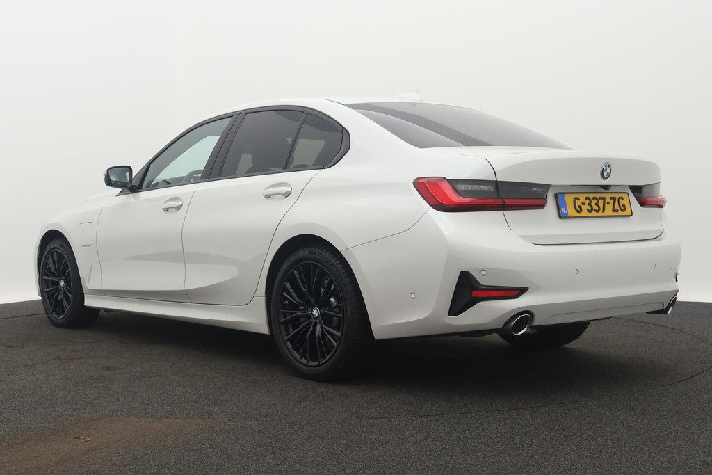 
BMW 3-serie 330e eDrive Edition Sport-Line (NL-auto, 1e Eig, Dealer OnderH, Carplay, Camera, StoelV, Addpt Cruise, Leder, Etc) vol									
