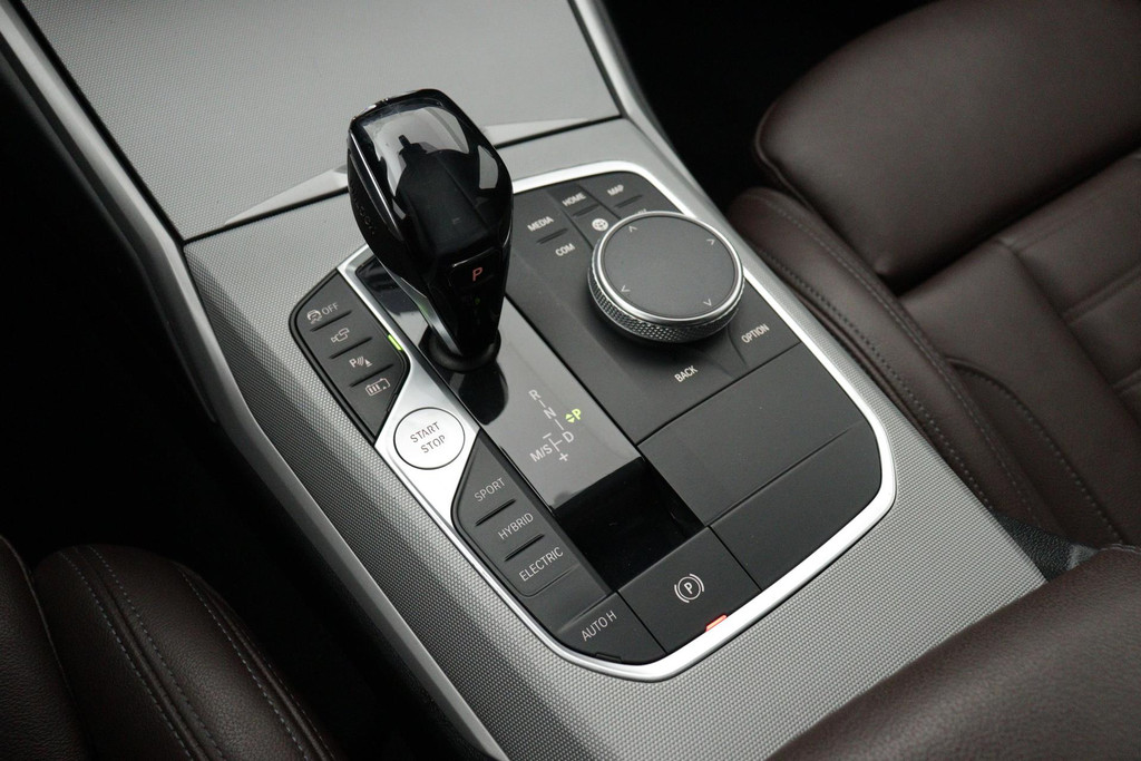 
BMW 3-serie 330e eDrive Edition Sport-Line (NL-auto, 1e Eig, Dealer OnderH, Carplay, Camera, StoelV, Addpt Cruise, Leder, Etc) vol									