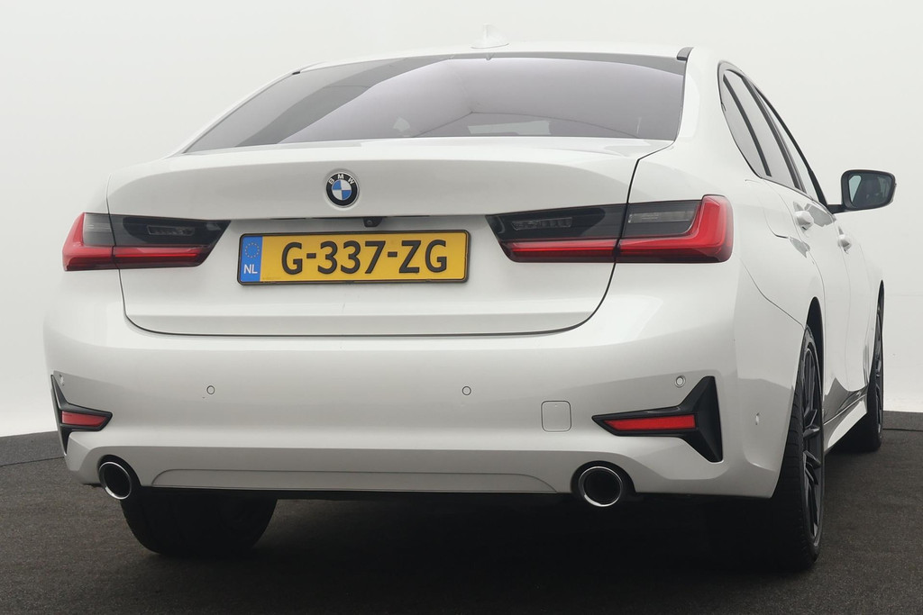 
BMW 3-serie 330e eDrive Edition Sport-Line (NL-auto, 1e Eig, Dealer OnderH, Carplay, Camera, StoelV, Addpt Cruise, Leder, Etc) vol									