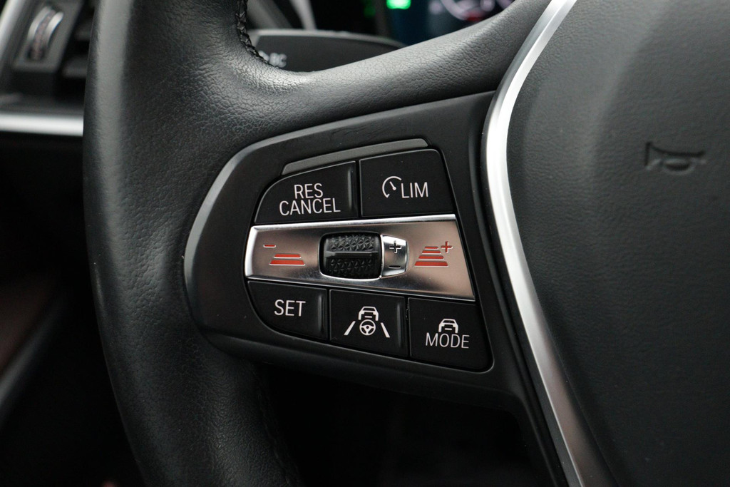 
BMW 3-serie 330e eDrive Edition Sport-Line (NL-auto, 1e Eig, Dealer OnderH, Carplay, Camera, StoelV, Addpt Cruise, Leder, Etc) vol									