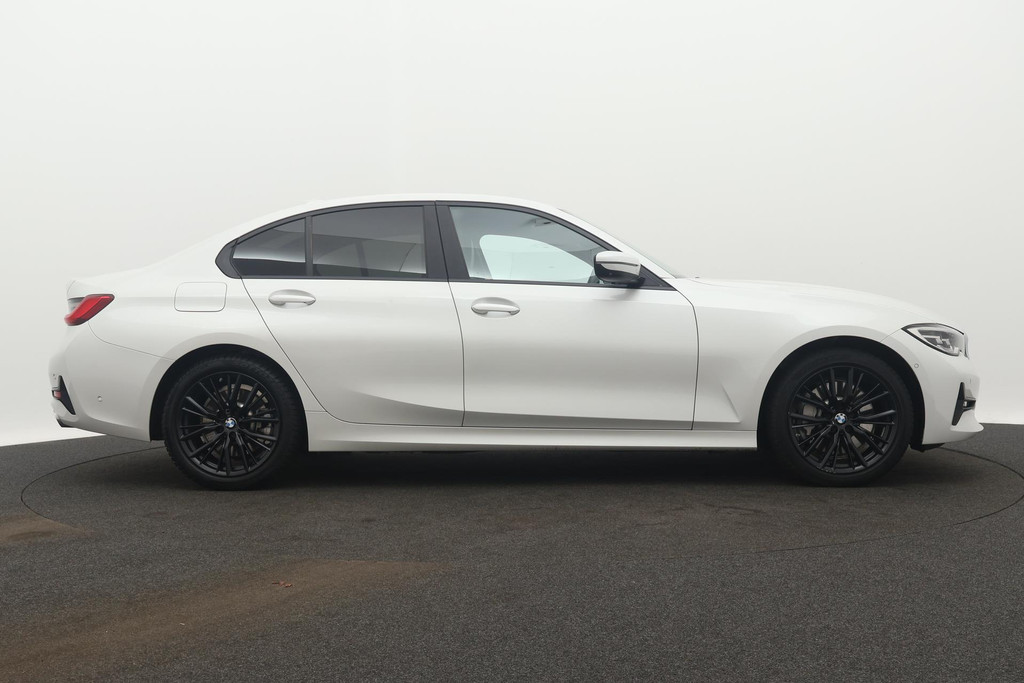 
BMW 3-serie 330e eDrive Edition Sport-Line (NL-auto, 1e Eig, Dealer OnderH, Carplay, Camera, StoelV, Addpt Cruise, Leder, Etc) vol									