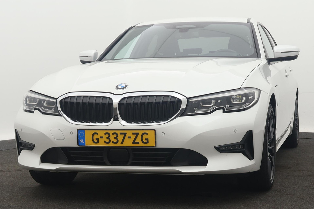 
BMW 3-serie 330e eDrive Edition Sport-Line (NL-auto, 1e Eig, Dealer OnderH, Carplay, Camera, StoelV, Addpt Cruise, Leder, Etc) vol									