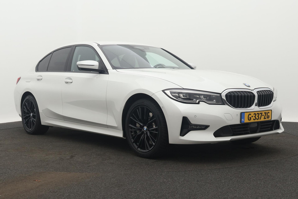
BMW 3-serie 330e eDrive Edition Sport-Line (NL-auto, 1e Eig, Dealer OnderH, Carplay, Camera, StoelV, Addpt Cruise, Leder, Etc) vol									