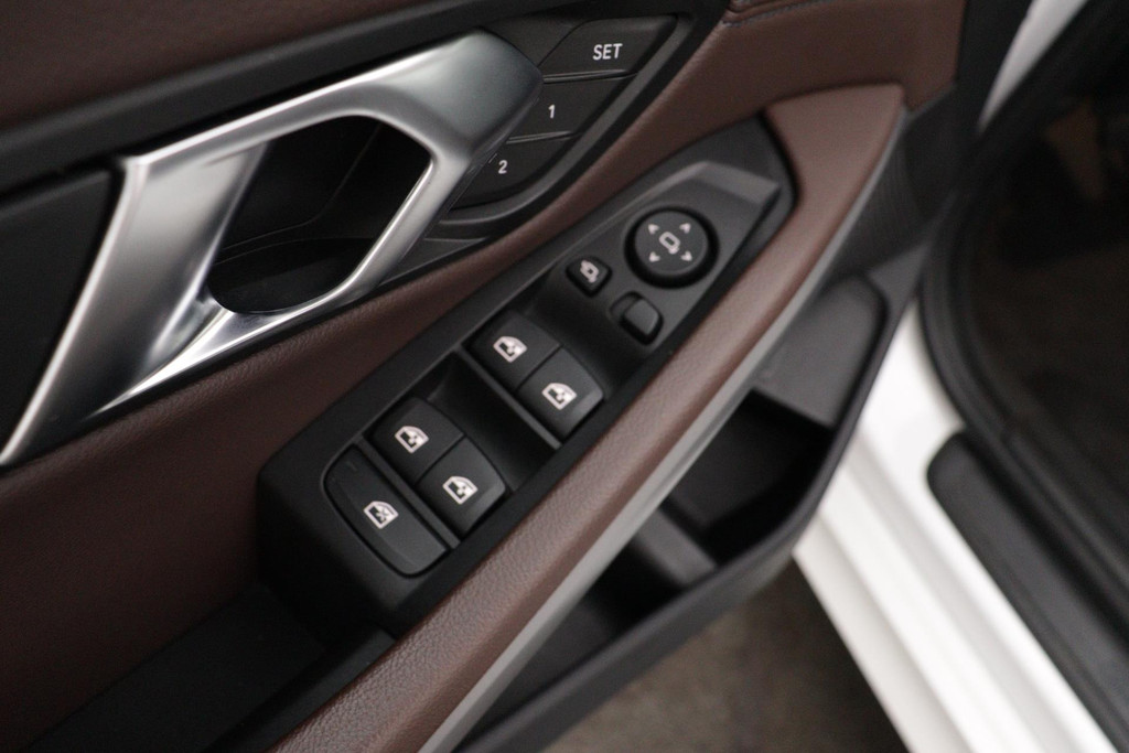 
BMW 3-serie 330e eDrive Edition Sport-Line (NL-auto, 1e Eig, Dealer OnderH, Carplay, Camera, StoelV, Addpt Cruise, Leder, Etc) vol									