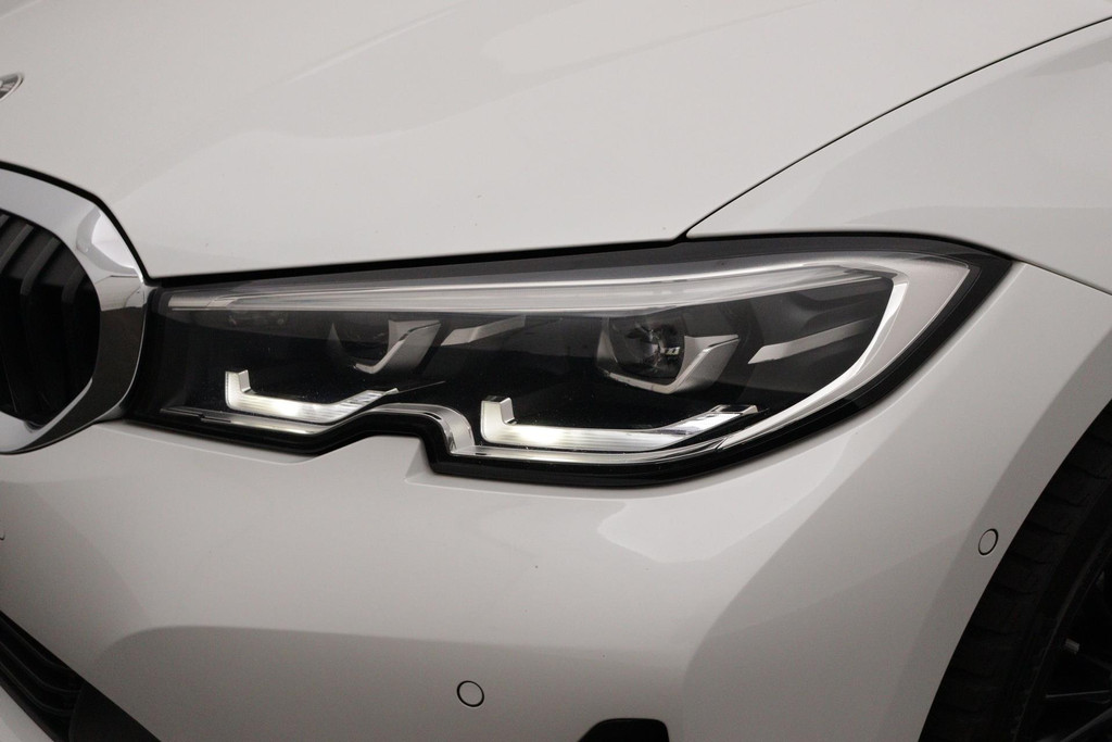 
BMW 3-serie 330e eDrive Edition Sport-Line (NL-auto, 1e Eig, Dealer OnderH, Carplay, Camera, StoelV, Addpt Cruise, Leder, Etc) vol									