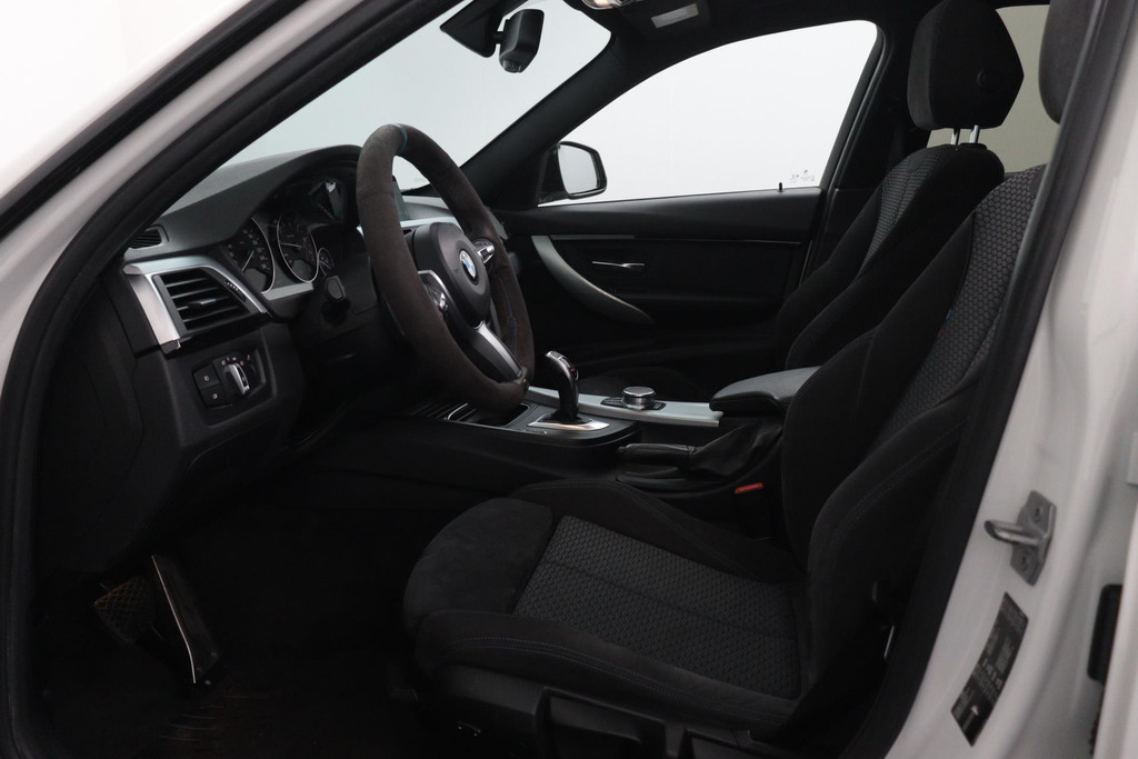 
BMW 3-serie 320i Corporate Lease Executive M-SPORT (NL-auto, Dealer OnderH, Panorama, Carplay, Navi Pro, PDC, Climate Con, Etc) vol									