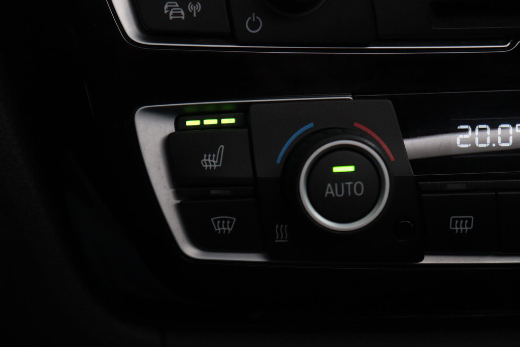 
BMW 3-serie 320i Corporate Lease Executive M-SPORT (NL-auto, Dealer OnderH, Panorama, Carplay, Navi Pro, PDC, Climate Con, Etc) vol									