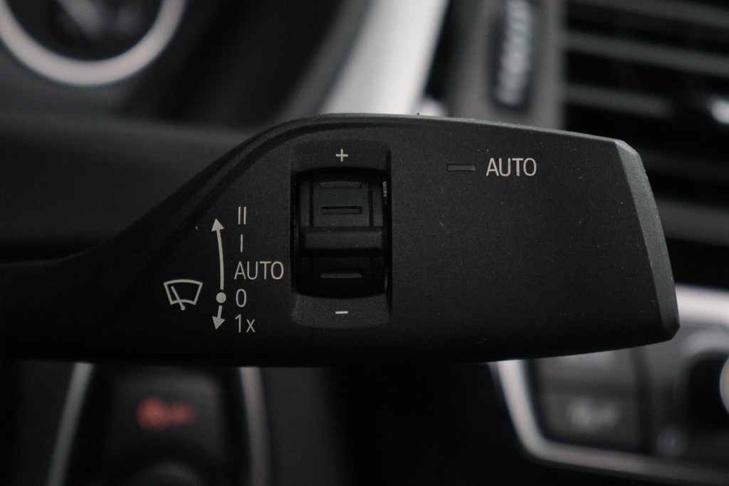 
BMW 3-serie 320i Corporate Lease Executive M-SPORT (NL-auto, Dealer OnderH, Panorama, Carplay, Navi Pro, PDC, Climate Con, Etc) vol									