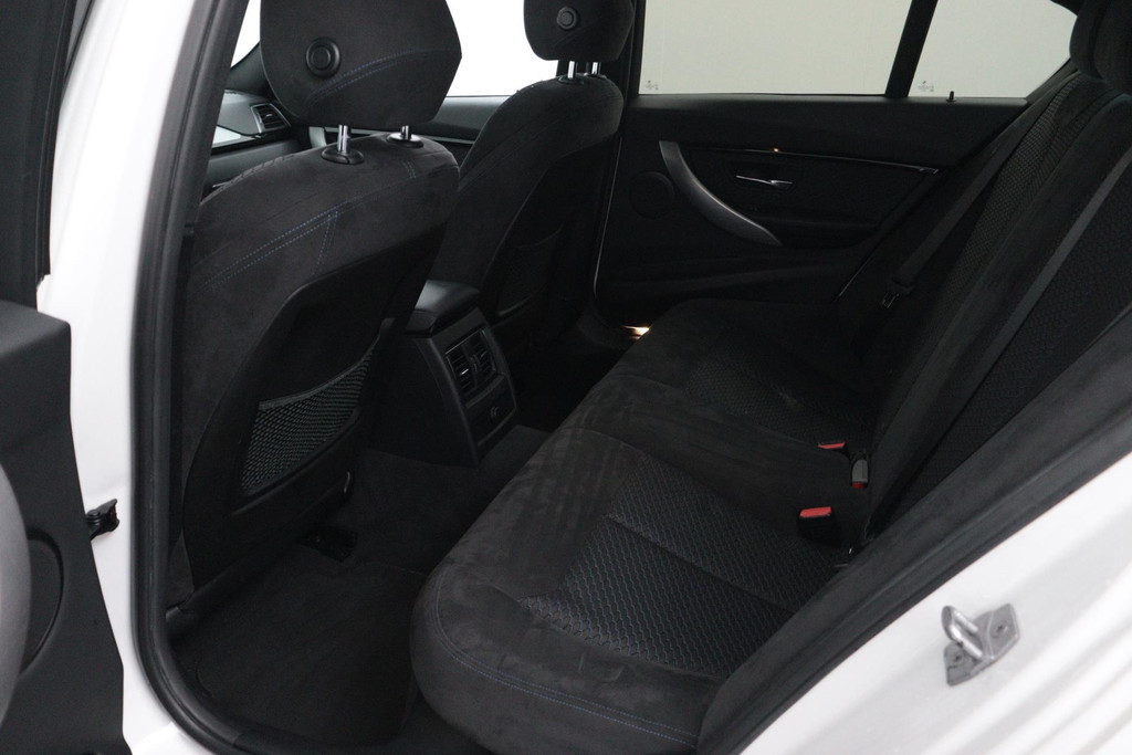 
BMW 3-serie 320i Corporate Lease Executive M-SPORT (NL-auto, Dealer OnderH, Panorama, Carplay, Navi Pro, PDC, Climate Con, Etc) vol									