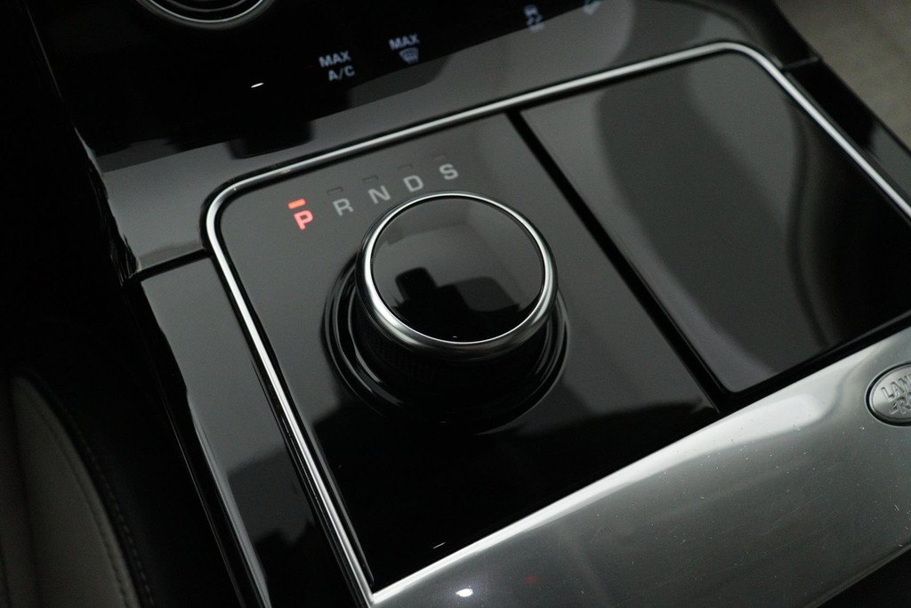 
Land Rover Range Rover Velar 2.0 P300 Turbo AWD Dynamic HSE(1e Eig, Dealer OnderH, Pano, StoelV/Koeling, Camera, Carplay, Etc) vol									