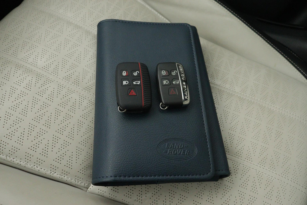 
Land Rover Range Rover Velar 2.0 P300 Turbo AWD Dynamic HSE(1e Eig, Dealer OnderH, Pano, StoelV/Koeling, Camera, Carplay, Etc) vol									