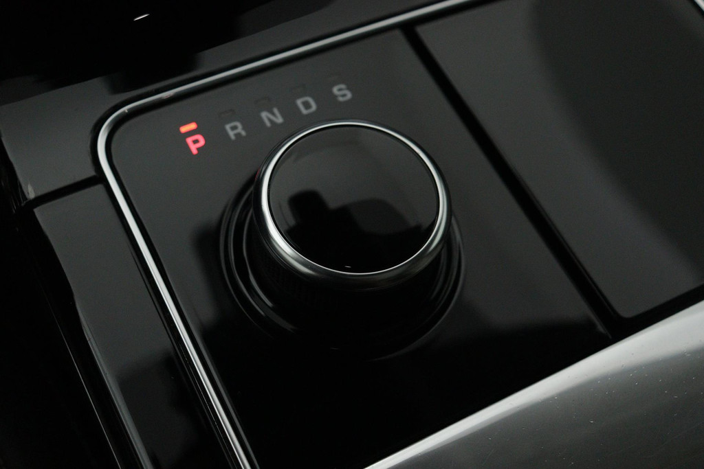 
Land Rover Range Rover Velar 2.0 P300 Turbo AWD Dynamic HSE(1e Eig, Dealer OnderH, Pano, StoelV/Koeling, Camera, Carplay, Etc) vol									