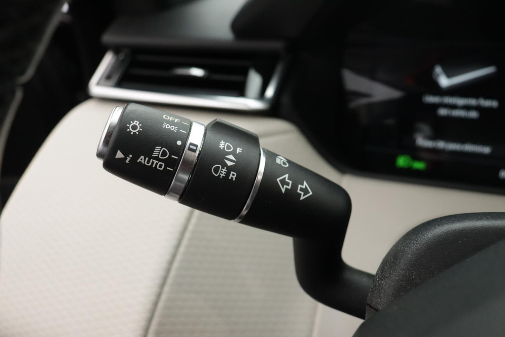 
Land Rover Range Rover Velar 2.0 P250 Turbo AWD R-Dynamic HSE(1e eig, Dealer OnderH, Panorama, Carplay, Camera’s, Lane Assist,Etc) vol									