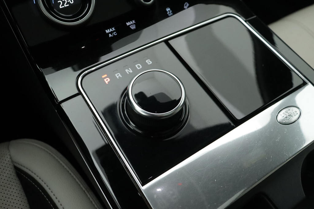 
Land Rover Range Rover Velar 2.0 P250 Turbo AWD R-Dynamic HSE(1e eig, Dealer OnderH, Panorama, Carplay, Camera’s, Lane Assist,Etc) vol									