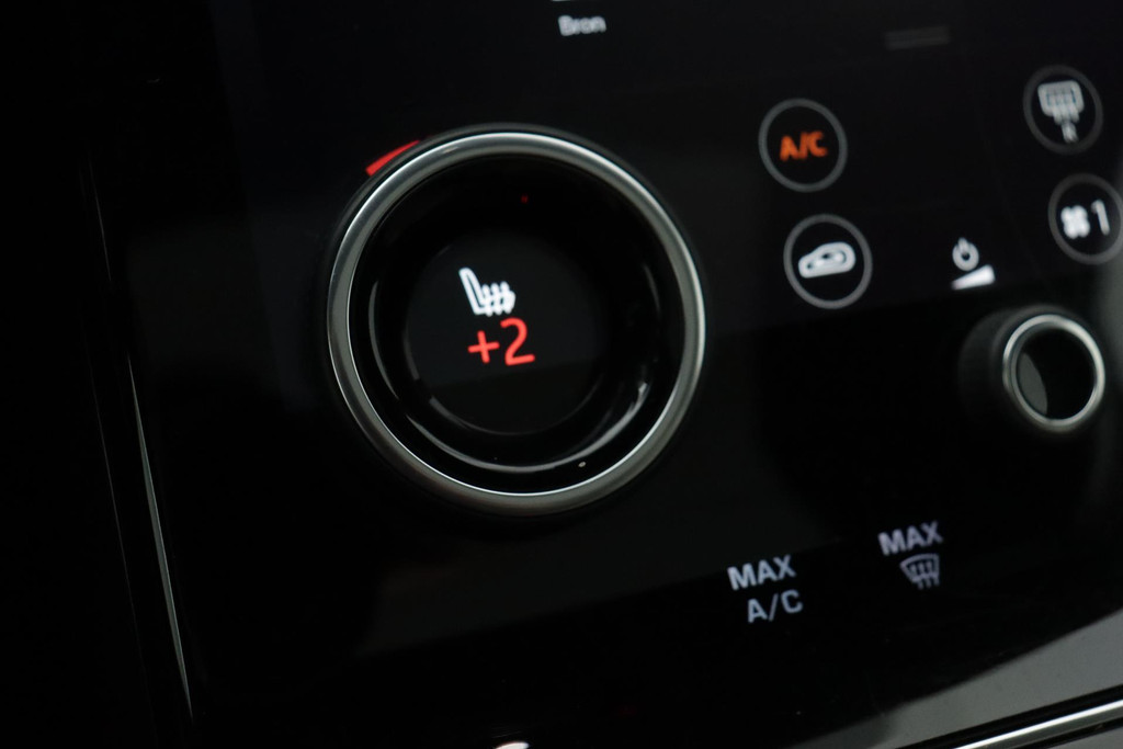 
Land Rover Range Rover Velar 2.0 P250 Turbo AWD R-Dynamic HSE(1e eig, Dealer OnderH, Panorama, Carplay, Camera’s, Lane Assist,Etc) vol									