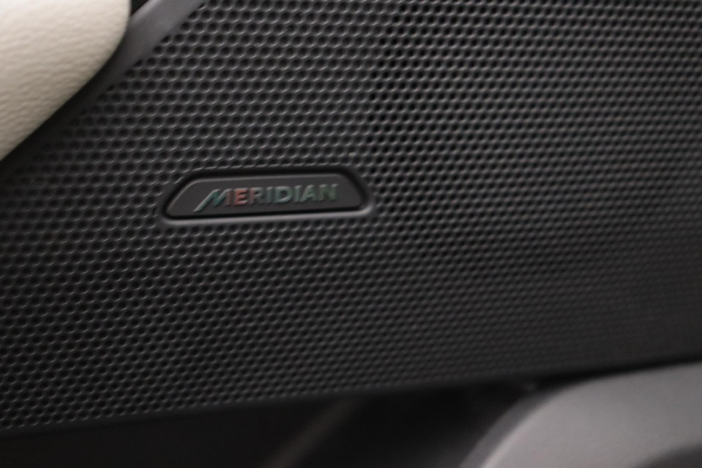 
Land Rover Range Rover Velar 2.0 P250 Turbo AWD R-Dynamic HSE(1e eig, Dealer OnderH, Panorama, Carplay, Camera’s, Lane Assist,Etc) vol									