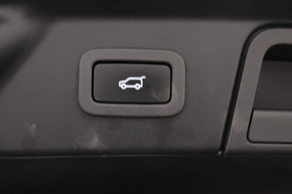 
Land Rover Range Rover Velar 2.0 P250 Turbo AWD R-Dynamic HSE(1e eig, Dealer OnderH, Panorama, Carplay, Camera’s, Lane Assist,Etc) vol									