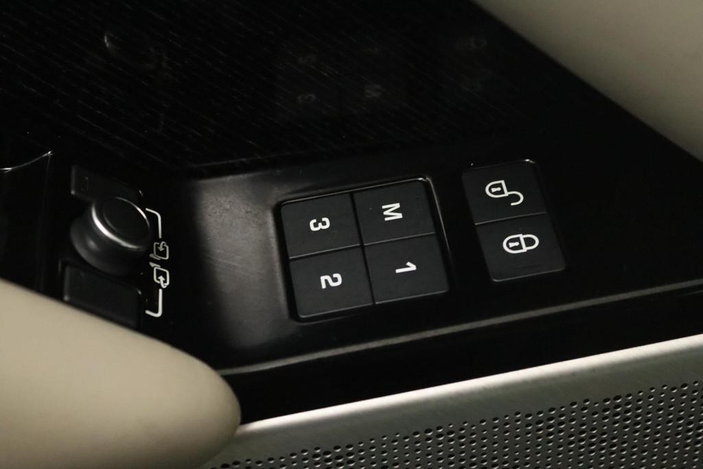 
Land Rover Range Rover Velar P300 Turbo AWD R-Dynamic HSE (PANORAMADAK, STOELKOELING, CARPLAY, HEAD-UP, MERIDIAN) vol									