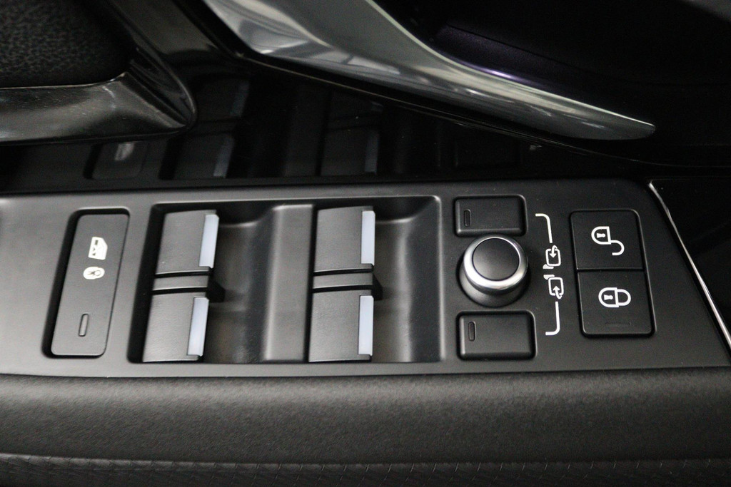 
Land Rover Range Rover Evoque P200 R-Dynamic S (STOELVERWARMING, PARKEERSENSOREN, CAMERA, CRUISE, LANE-ASSIST) vol									