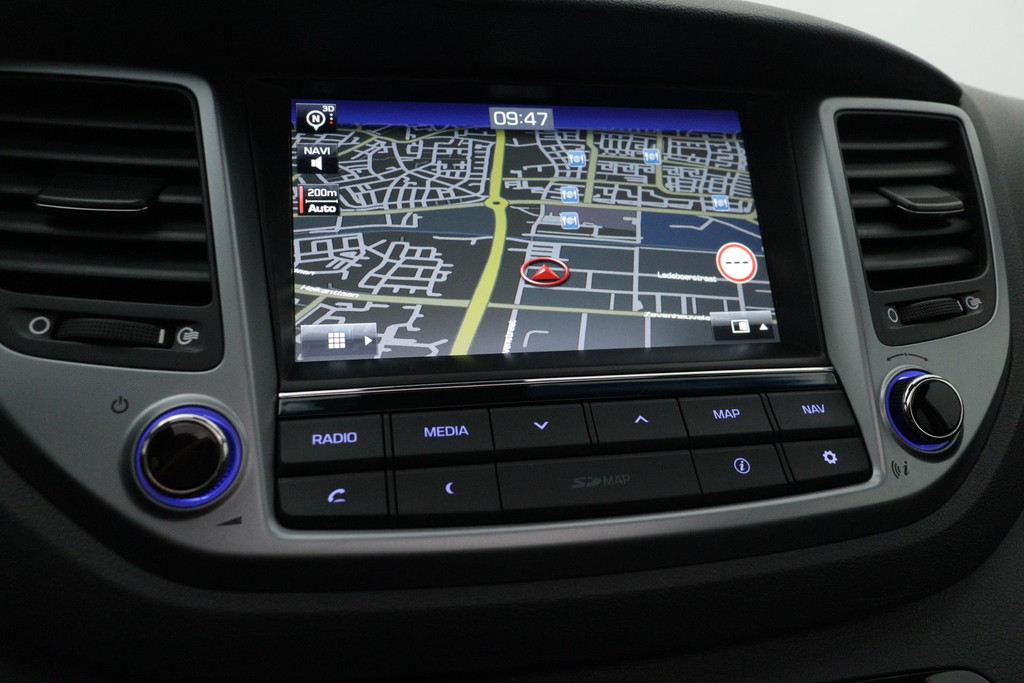 
Hyundai Tucson 1.6 T-GDi Comfort 4WD Automaat (PANORAMADAK, CAMERA, STOEL-/STUURVERWARMING, TREKHAAK AFNEEMBAAR, GOED ONDERHOUDEN) vol									